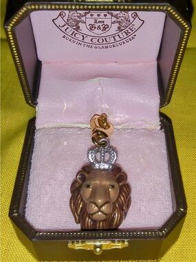 “JUICY COUTURE GOLD TONE LEO BIRTH SIGN LION HEAD CHARM # Y-JRU1001"